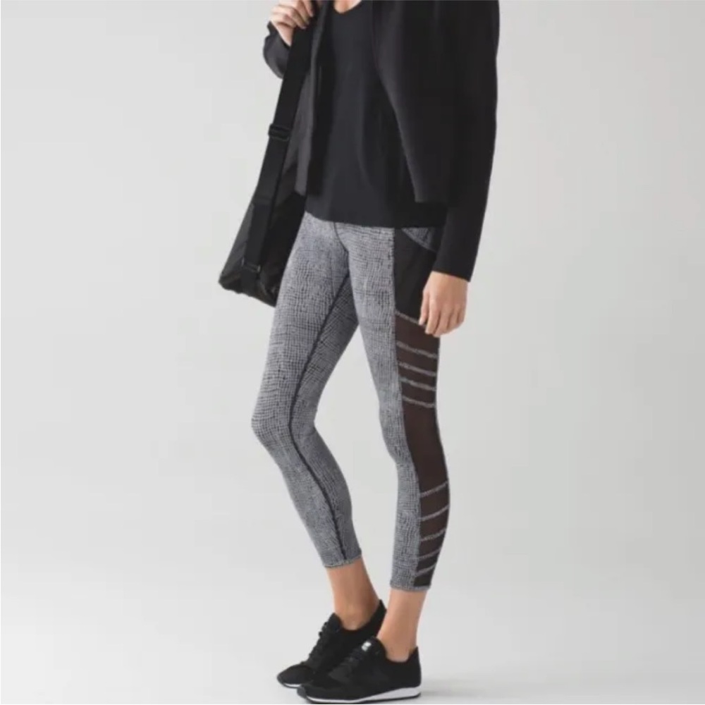 Lululemon Wild And Free Tight Fall Net White Black Leggings Size 4